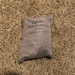 Cabela’s Ripcord Duffle Gym Bag 42L 23x11x11